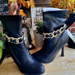 Cape Robbin Round Toe Boots